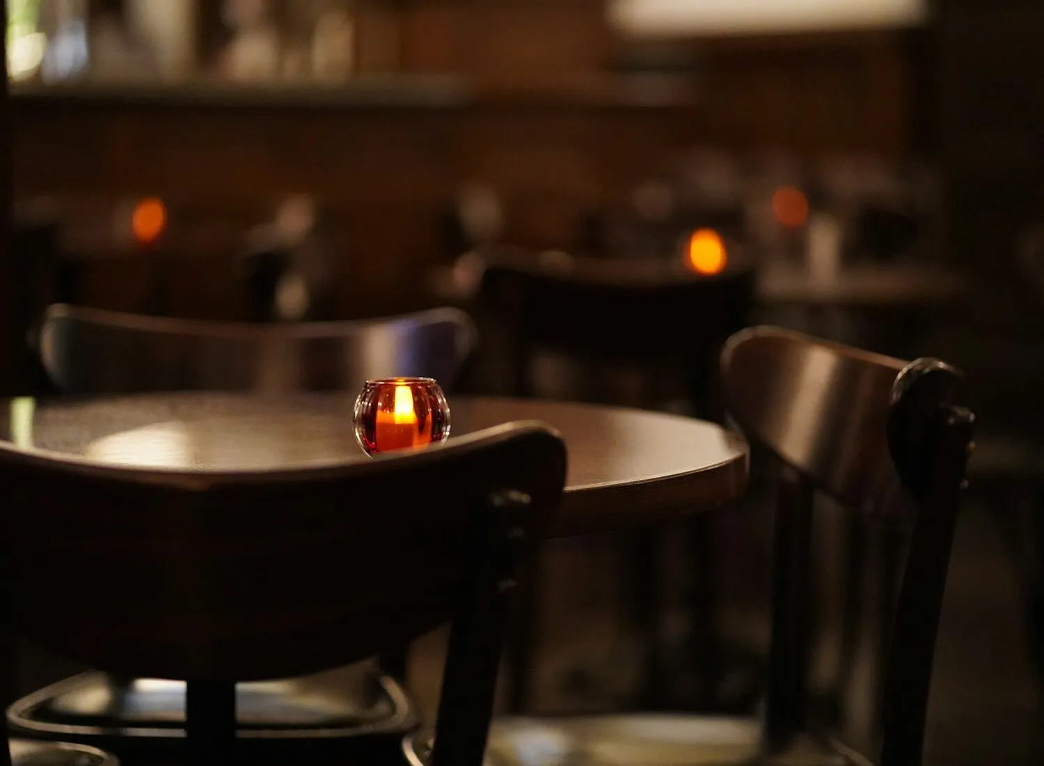 A sala da Travessa, à luz das velas